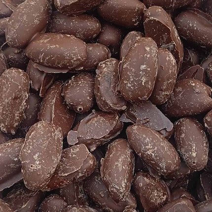 Donkere chocolade bedekte dadels